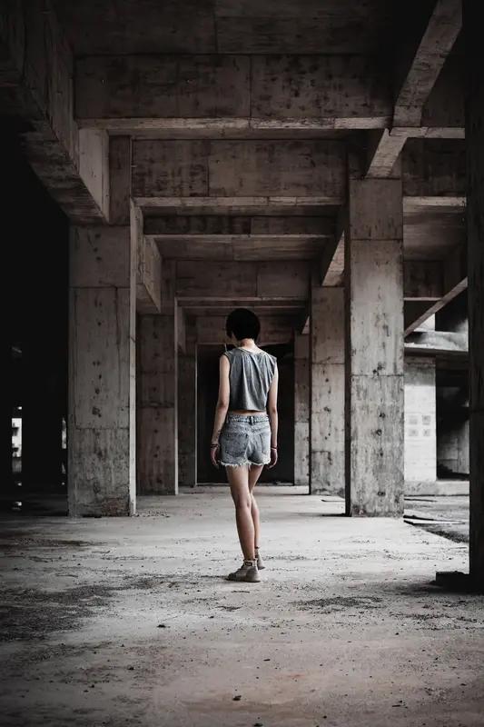 迷茫和恐惧会让你窒息，而對自己誠诚实、对自己负责则让你喘息。迷茫和恐惧就像无形的