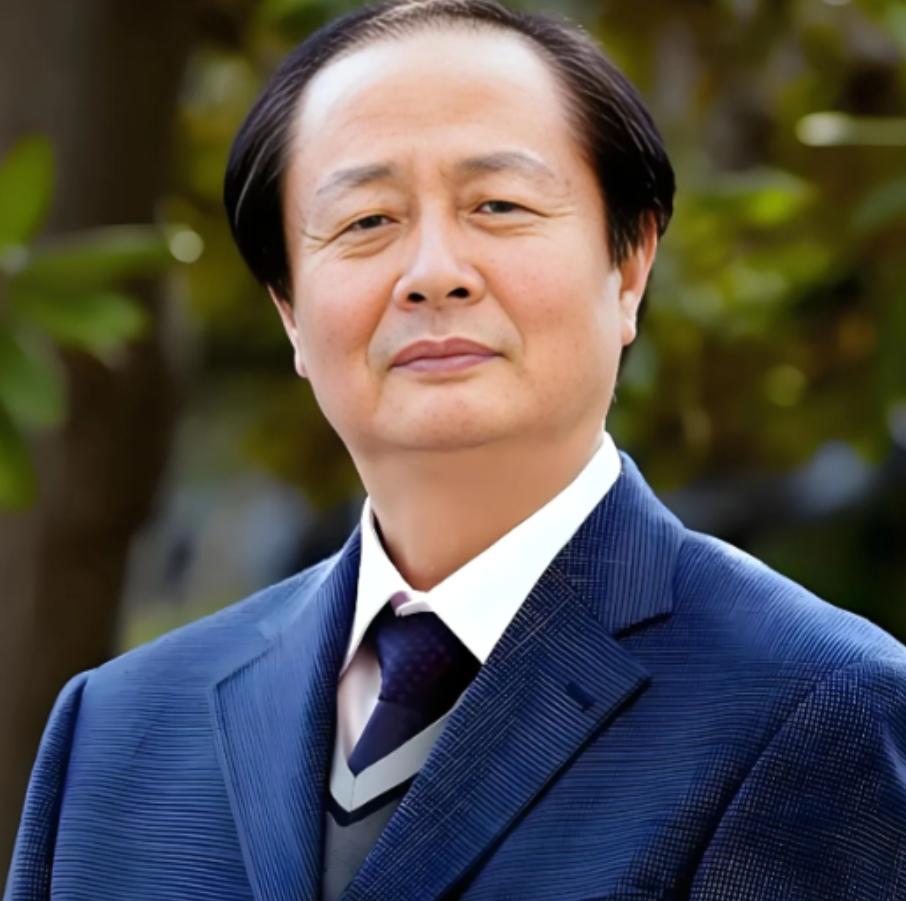 作曲家赵季平的夫人去世后，朋友第二年给他介绍了一个女朋友，当那位女士出现在众人面