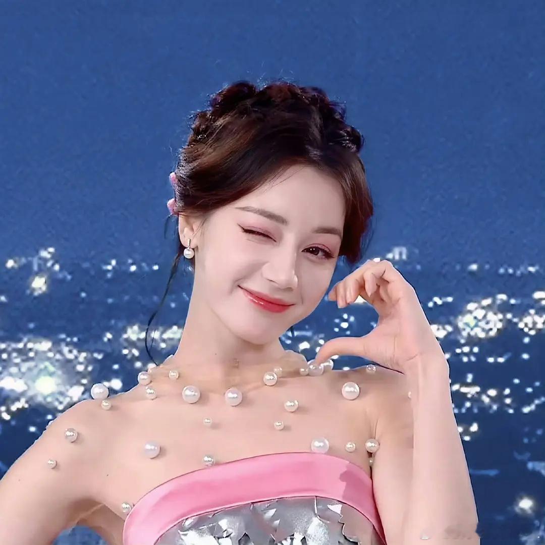 迪丽热巴比较适合当明星，不适合当演员 ​​​