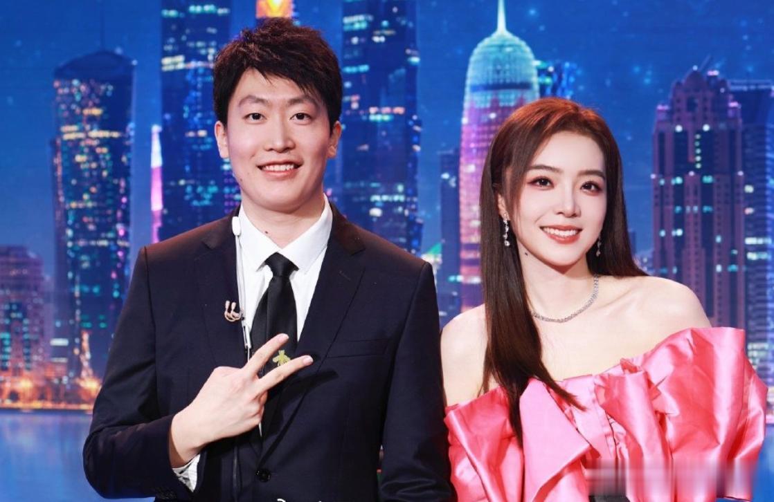 #2023LPL#网友爆料：管泽元和余霜将于12月24日举办婚礼！

在管泽元求