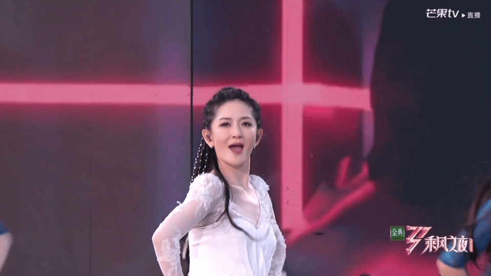 谢娜秋雅结婚你在这又蹦又跳 哈哈哈哈谢娜你！别人结婚emo，谢娜在乘风之夜多段表