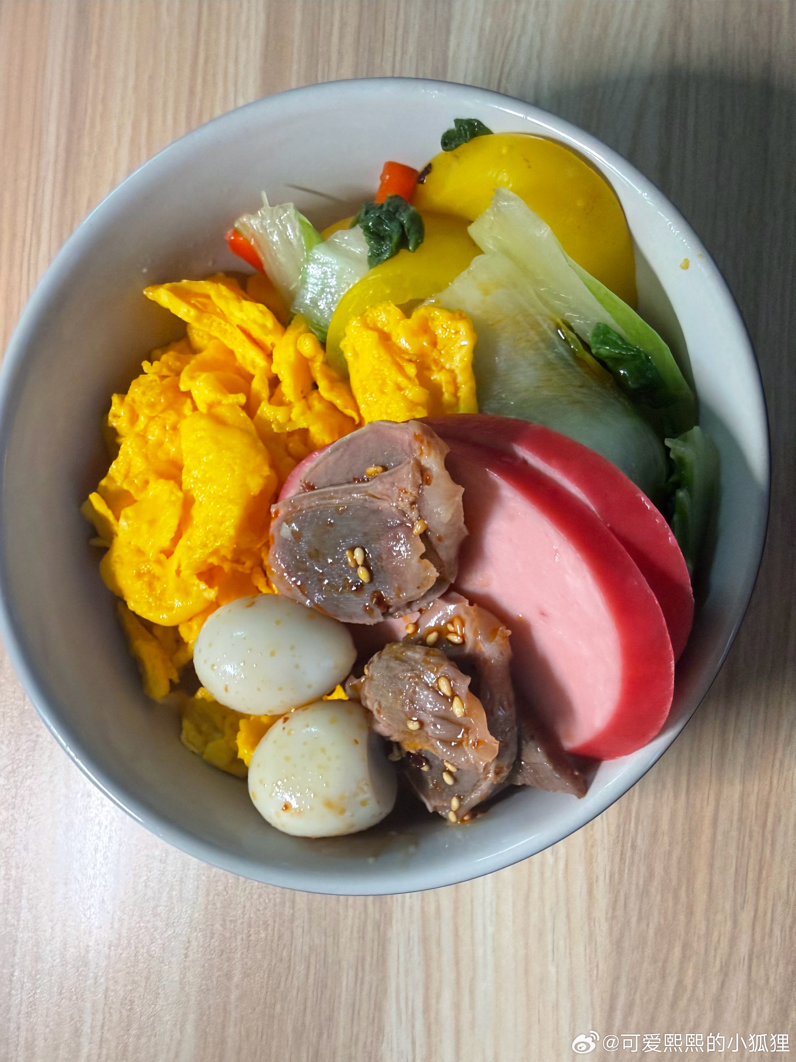 今日食谱两片吐司+叉烧  400大卡半个桃子  50大卡泡饭  200大卡家常菜