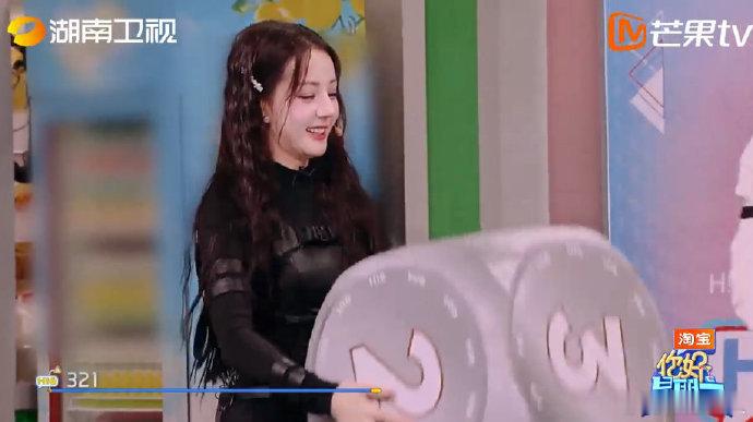 笑不活了！热巴带队闯关全程高能，好不容易拿下掷骰子权限，刚掷出“2”就被陈星旭的