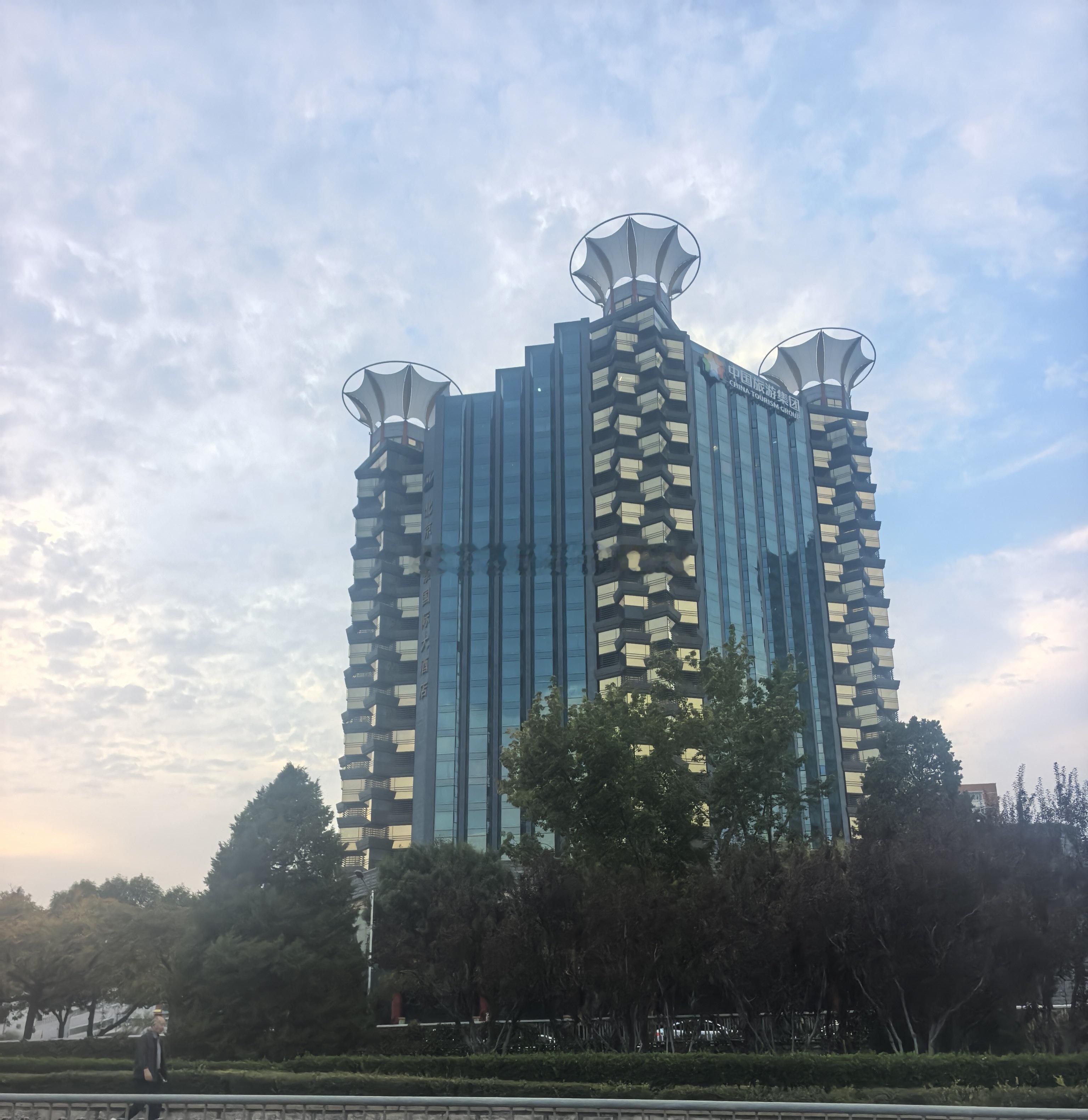 还记得，你说家是唯一的城堡，随着稻香河流继续奔跑，微微笑，小时候的梦我知道，不要