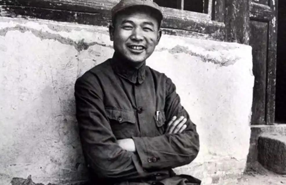 红十五军团长徐海东问被俘东北军：“你们为什么把子弹朝天开？”1935年的真实对话