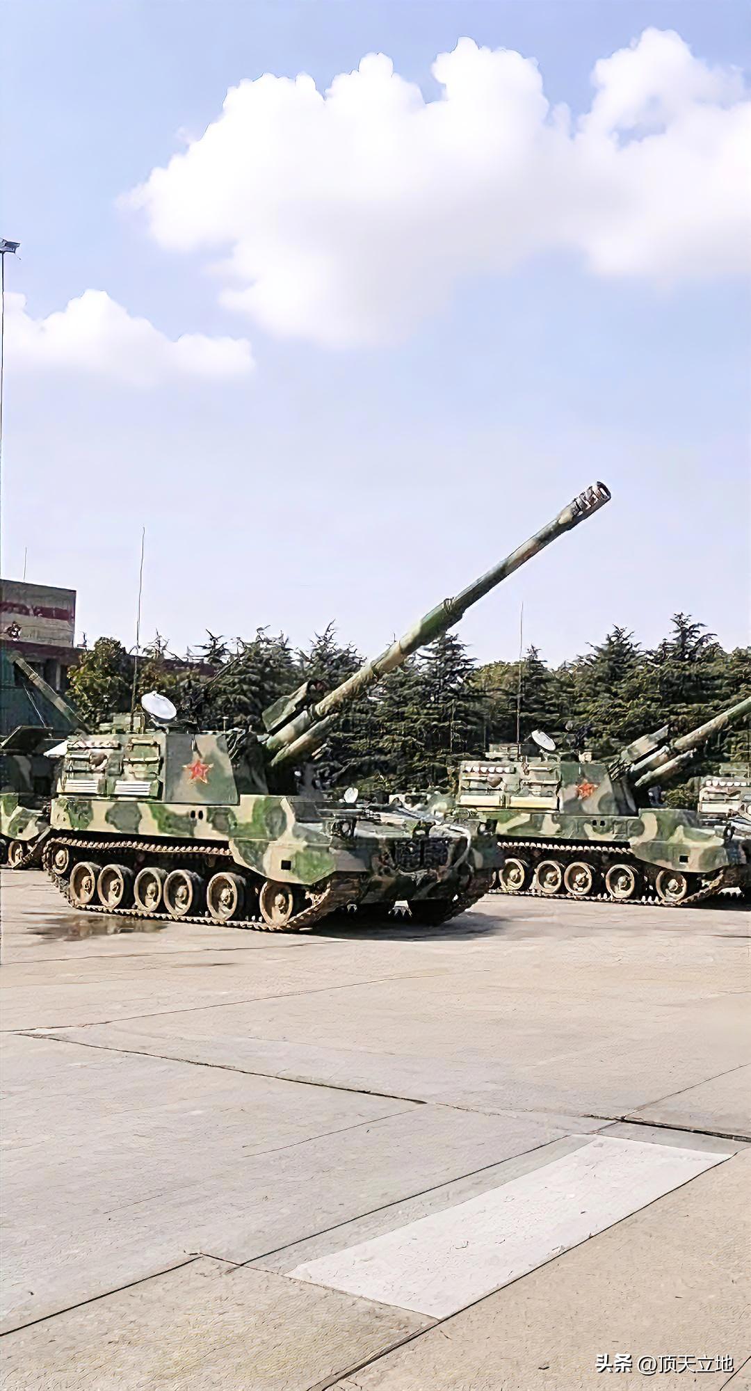 国产兵器——05A155毫米自行加榴炮
05式系列155毫米自行加榴炮外观线条流