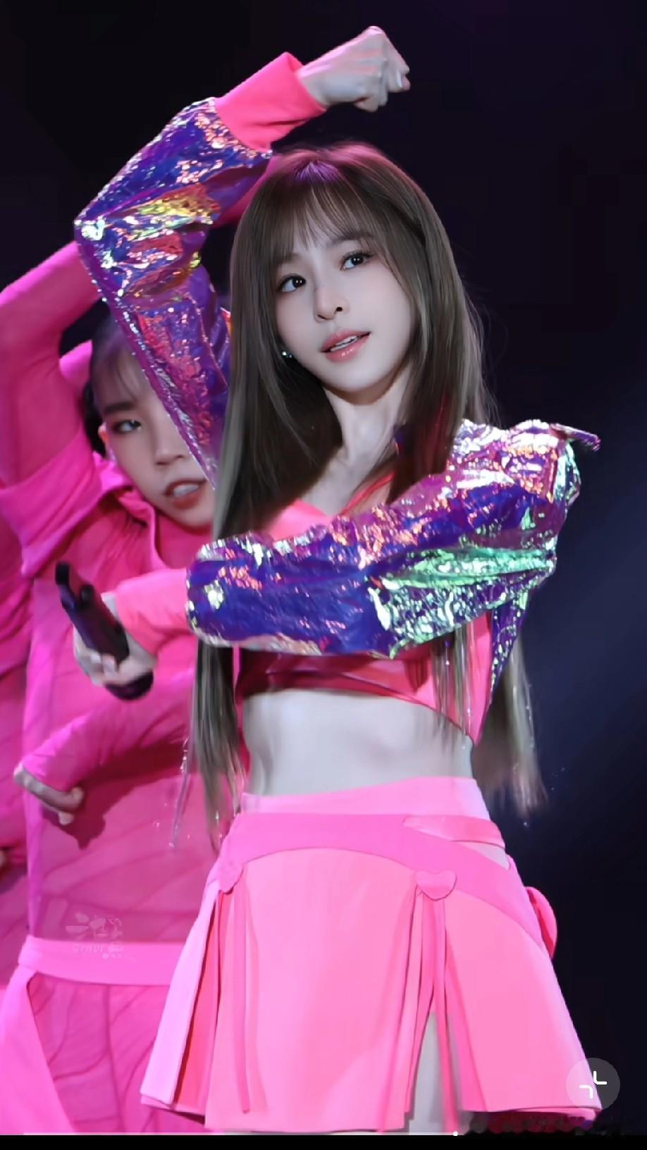 王心凌死亡芭比粉都能穿得这么好看，真的服了！内娱这么多女星跟明星里，她的美和甜是