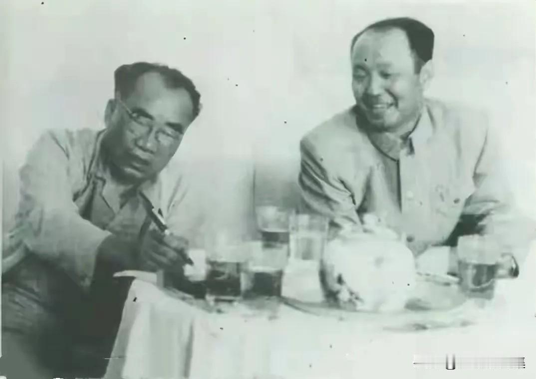1958年，内蒙古自治区委员会第一书记，内蒙古自治区人民委员会主席，内蒙古军区司