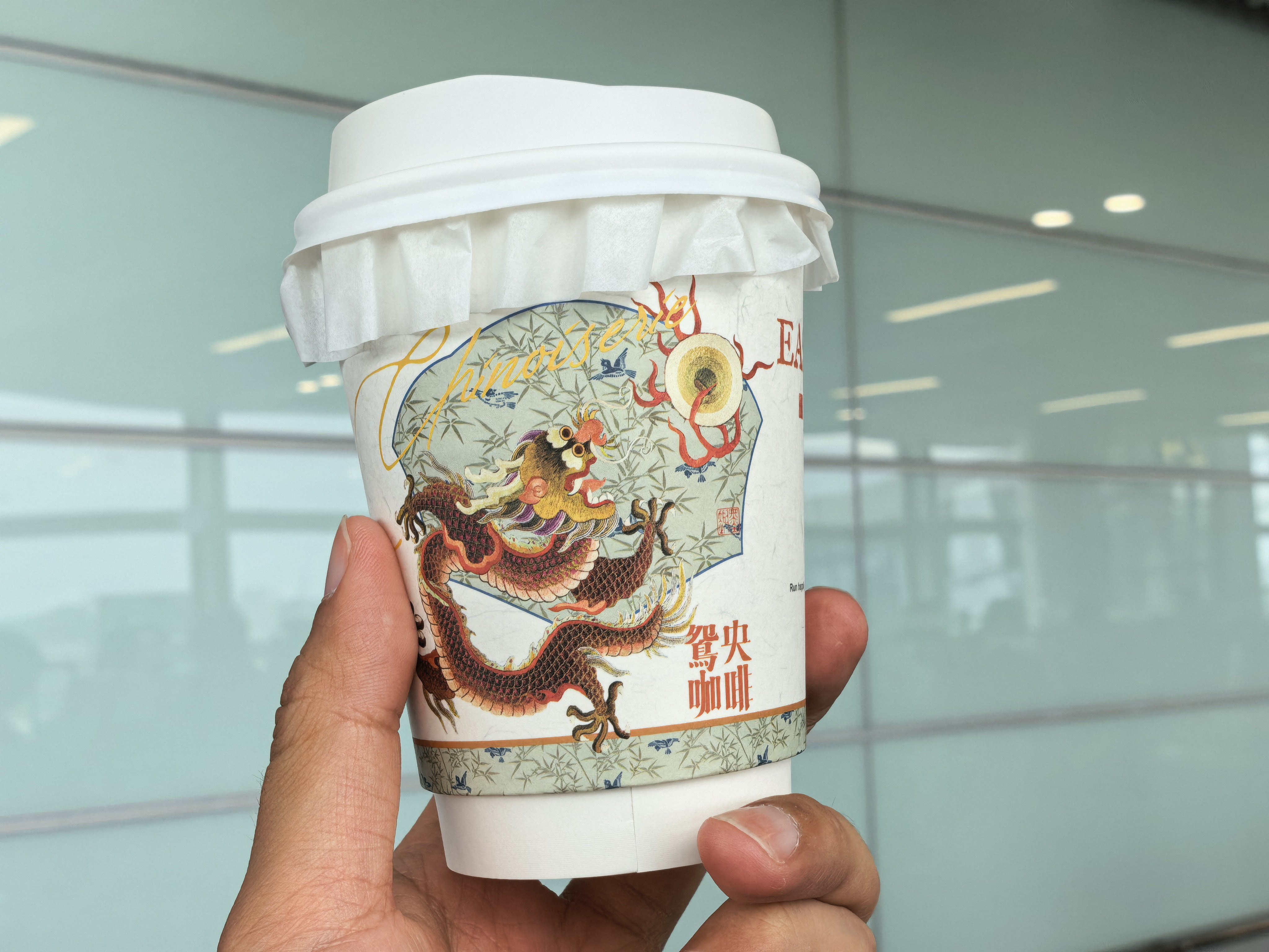 来长沙，就入乡随俗，喝个茶颜悦色的鸳央咖啡吧！点的「种完麦子往南走」，牛马加了一