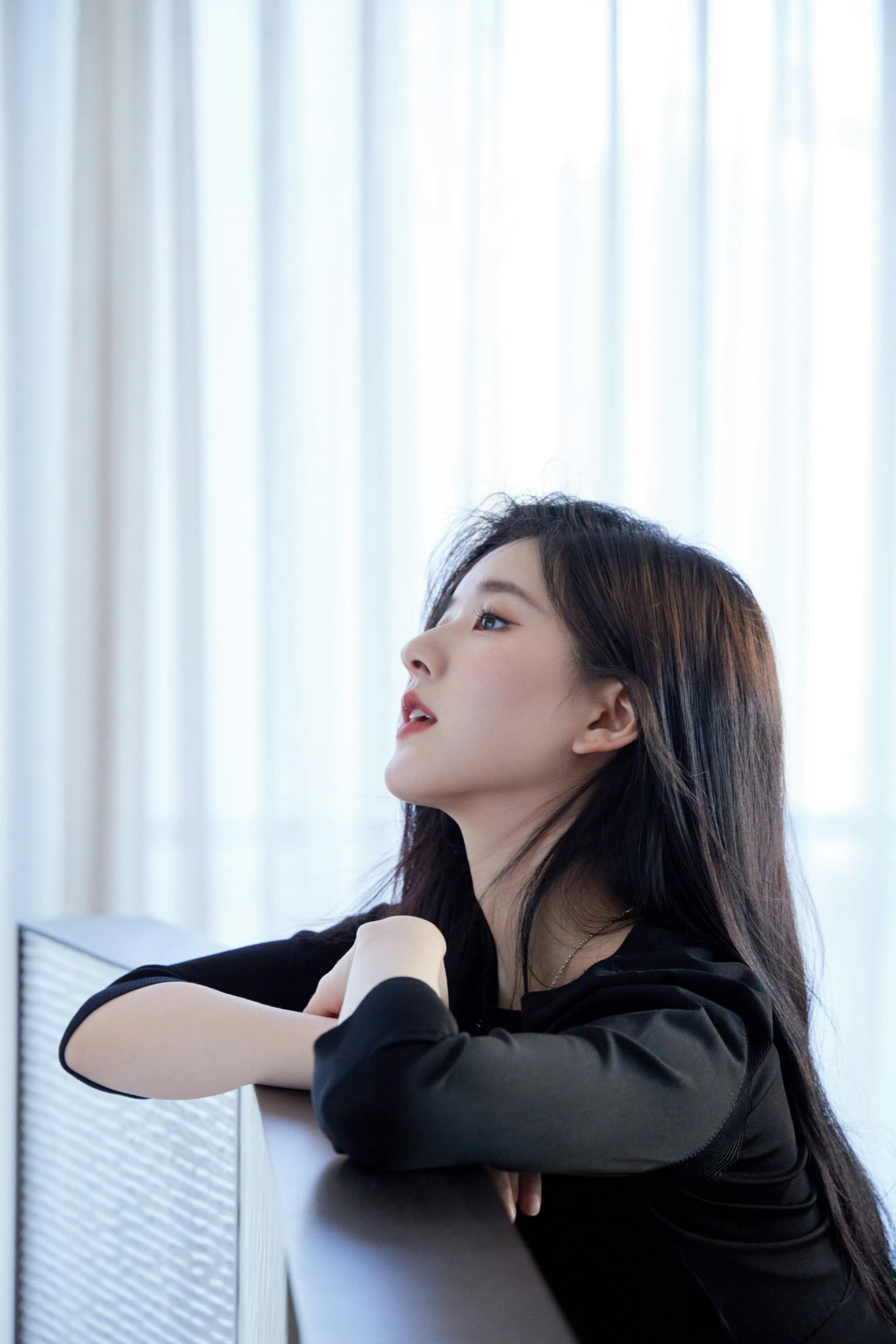 赵露思[超话]   zls赵露思许妍 zls赵露思许我耀眼答案交给时间寻觅，未来