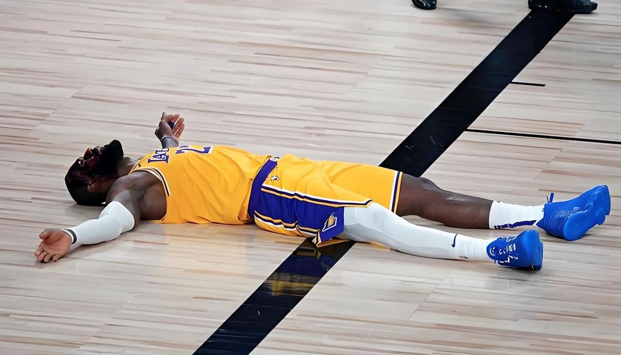 詹姆斯退出今天湖人与雷霆的比赛，网友们神机妙算，很多人其实早就预料到了！

今天