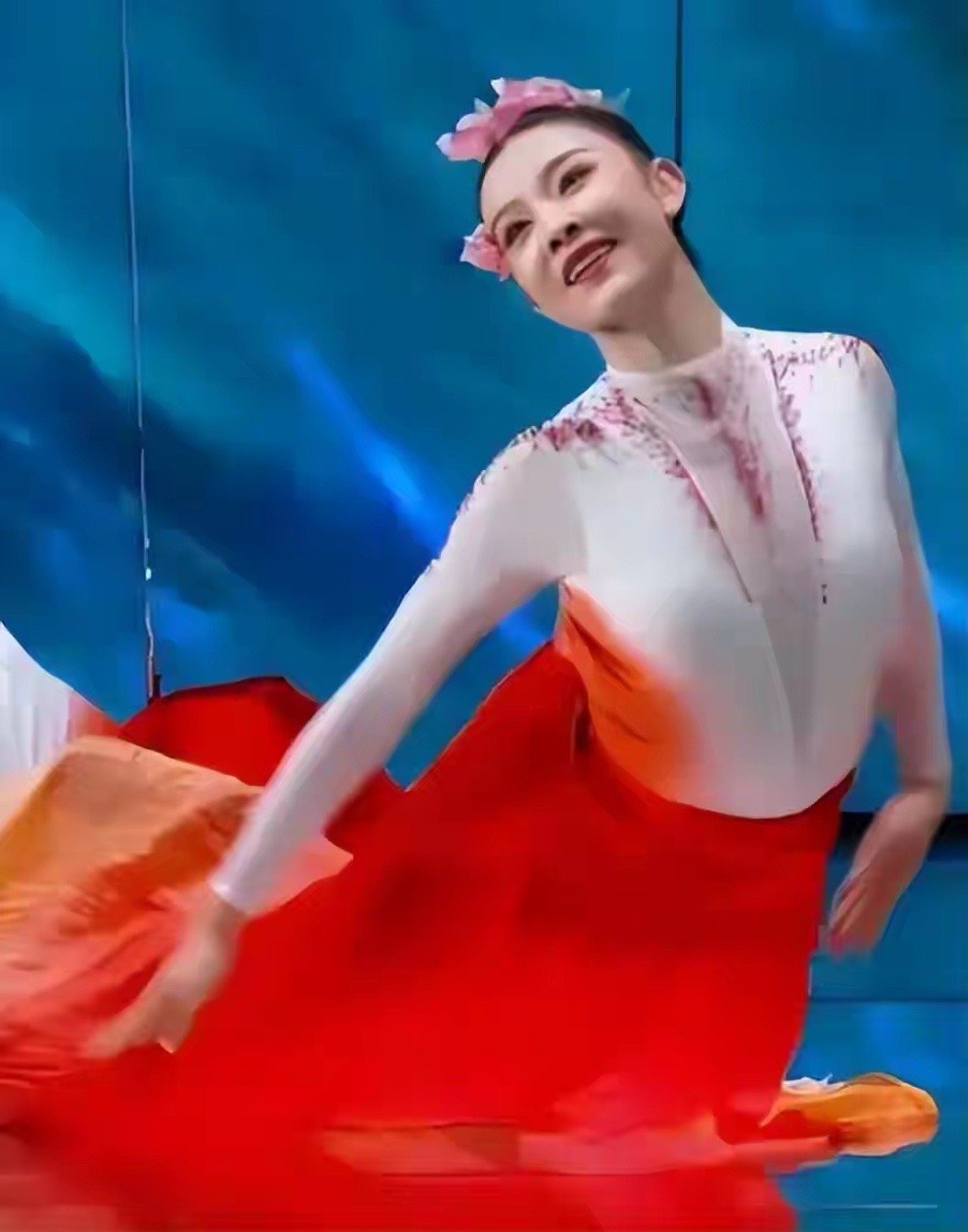 一舞封神后，华宵一被400亿东莞首富娶走，如今已是7岁孩子的妈妈 