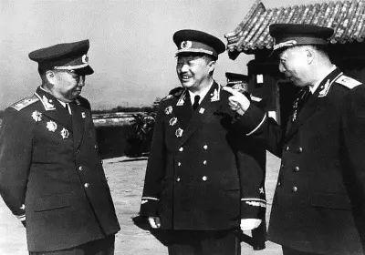 1955年张广才授衔少将，毛主席得知后特批道：给他按中将待遇。
 
不少人看到这