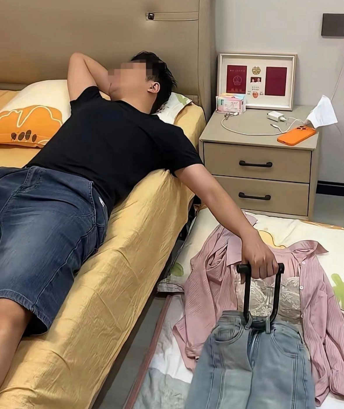 很好奇，她是怎么脱身的？ 