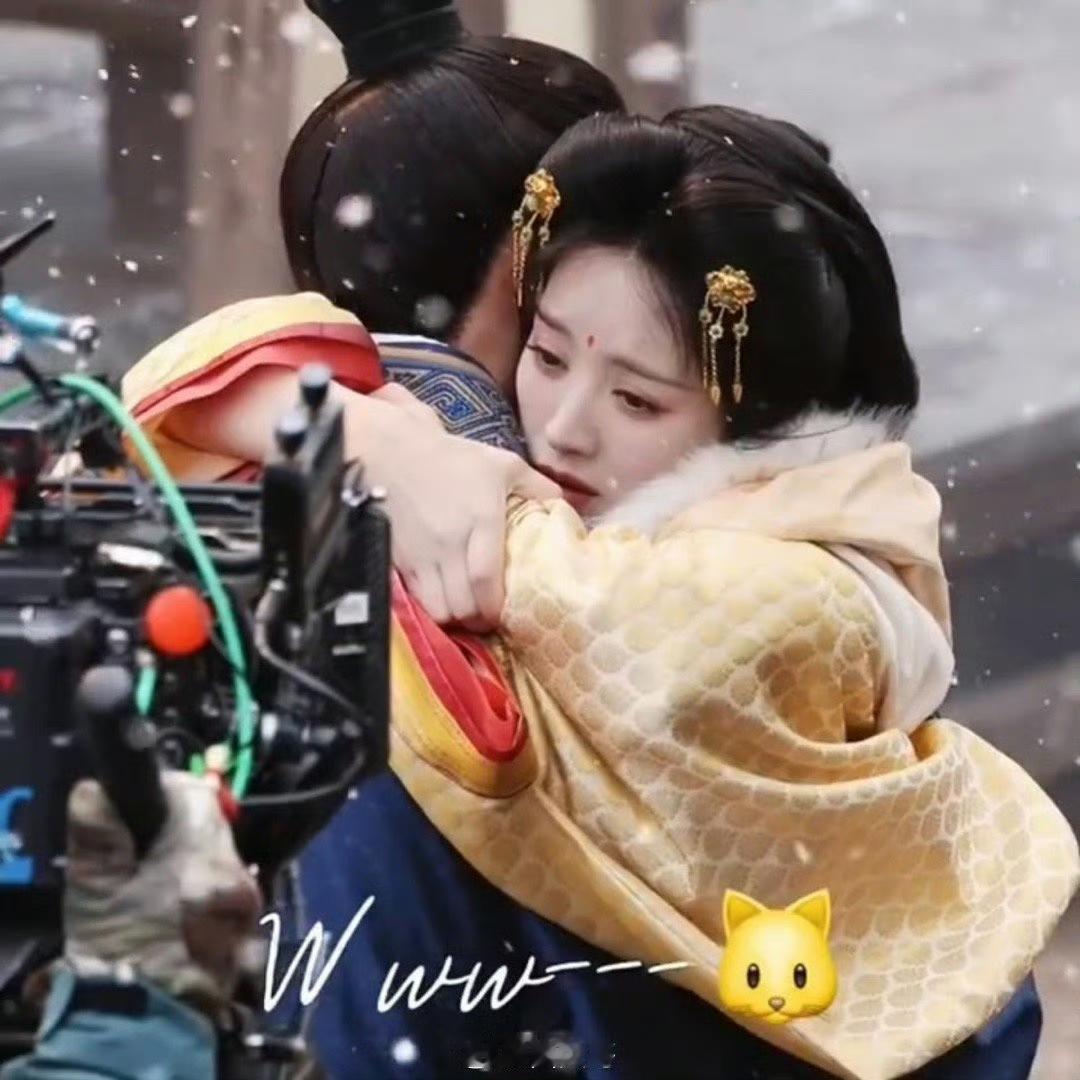 田曦薇闫桉雪中拥抱路透 宿命感直接拉满
 
田曦薇闫桉雪中拥抱路透 谁还没被《嫁