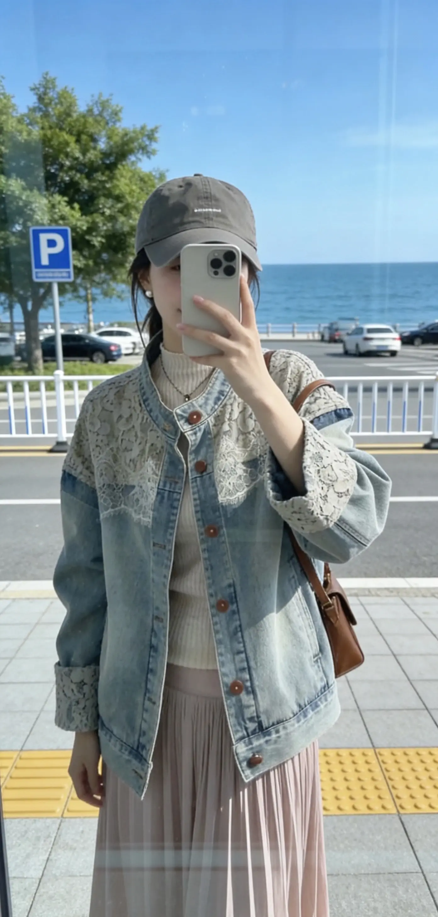 很多女人都是表面看上去很开心，内心却藏着伤，因为隐藏的很好，没人能看出...