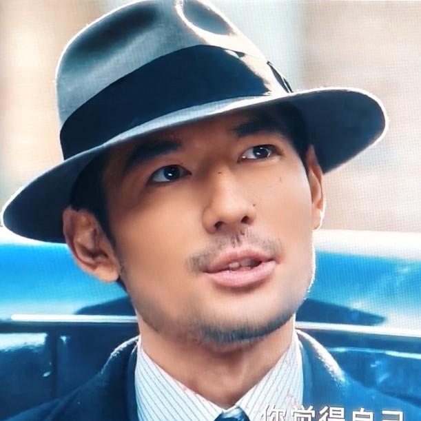 追央视的《醒来》，我完完全全被赵前这个角色戳中了。
明面上他是76号总务科的科长