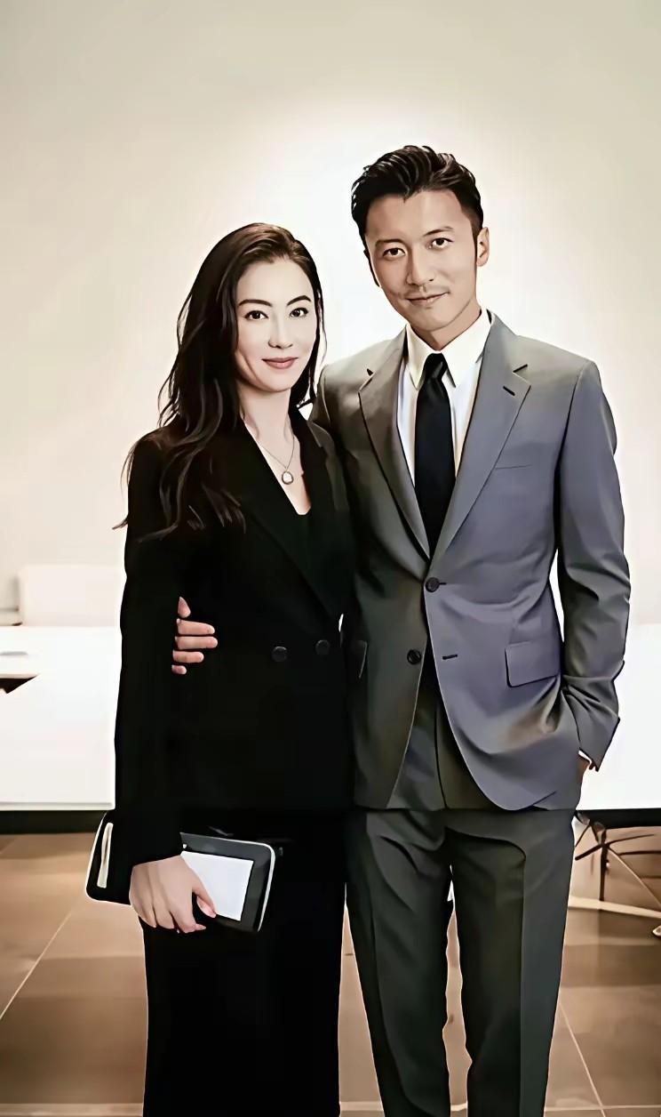 “谢霆锋这男人… 你以为他只爱脸？
”
不！
大错特错！
他压根就没在看“脸”！