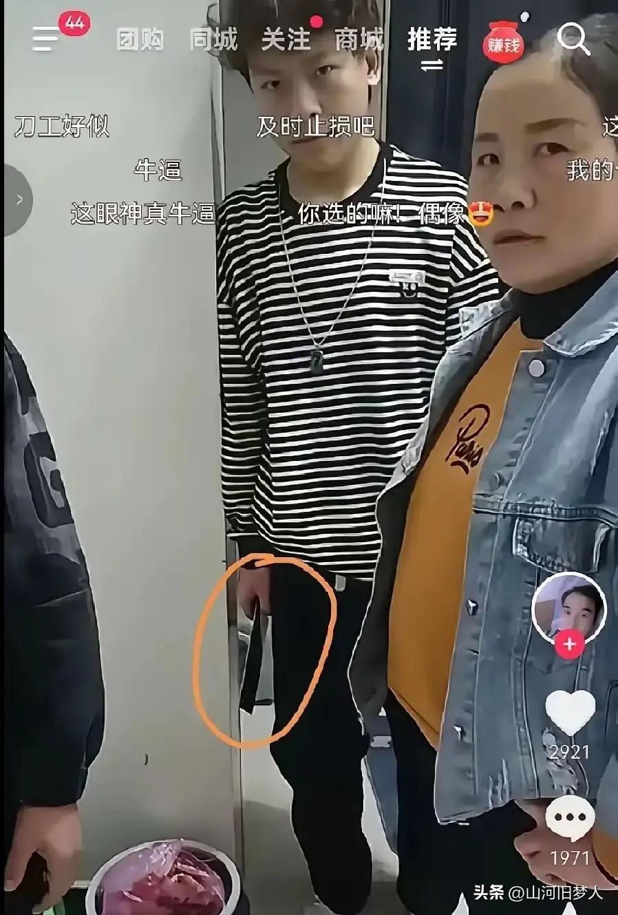 老李在工地上卖了20年苦力，把二婚老婆带来的小男孩一路供吃供穿拉扯大，前几天就因