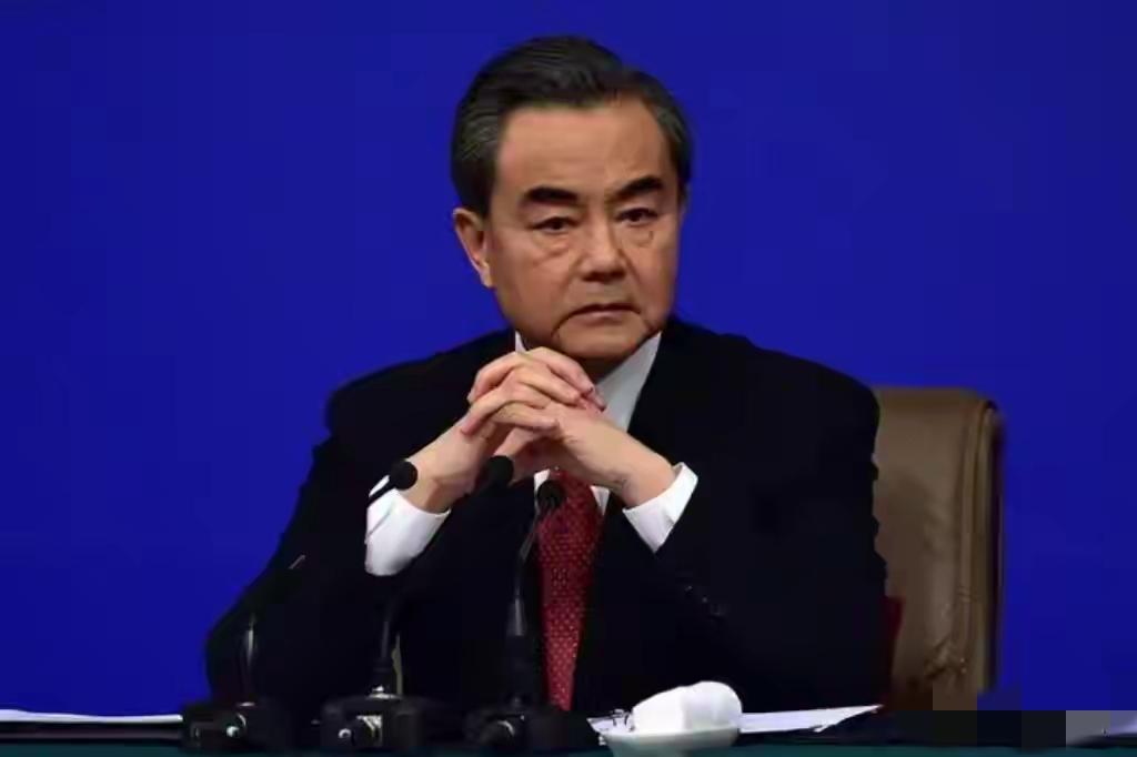 中乌极罕见一幕！普京特朗普都没想到，泽连斯基胆子这么大
 
慕尼黑突发大反转！泽