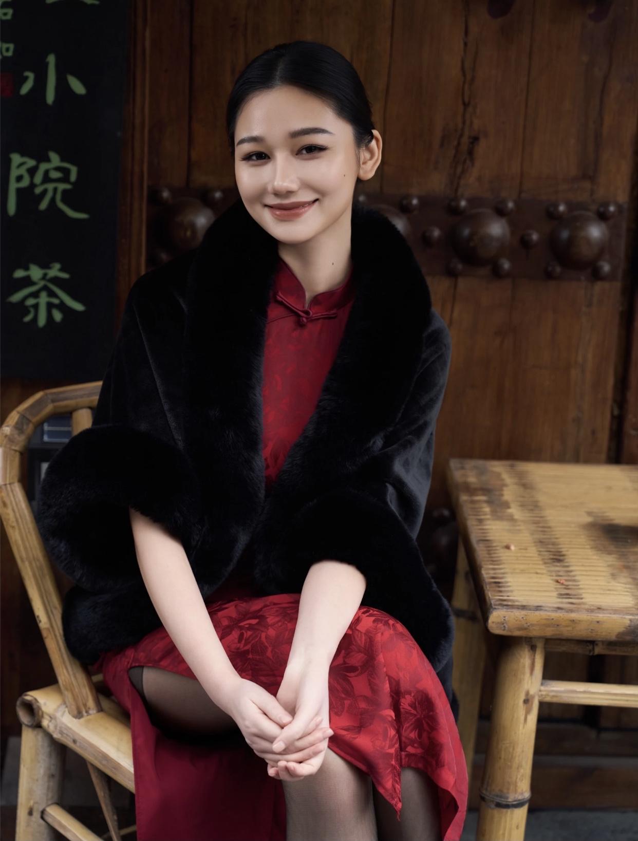 为什么漂亮的女孩都喜欢高跟鞋在一些场合，高跟鞋是着装规范的一部分。