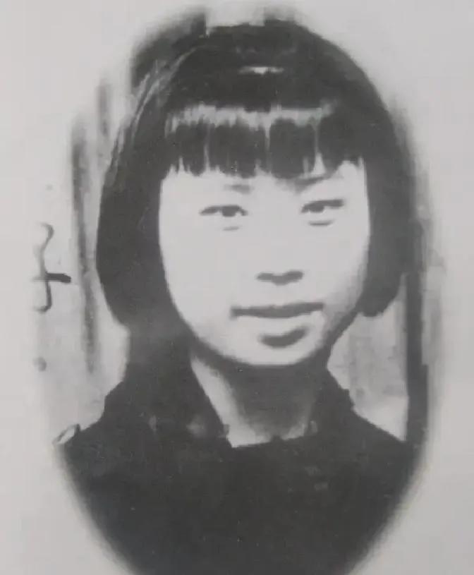 1941年的某个北方县城，寒风卷着碎雪刮过县府的灰瓦檐角，被捕的地下党刘彩凤被关
