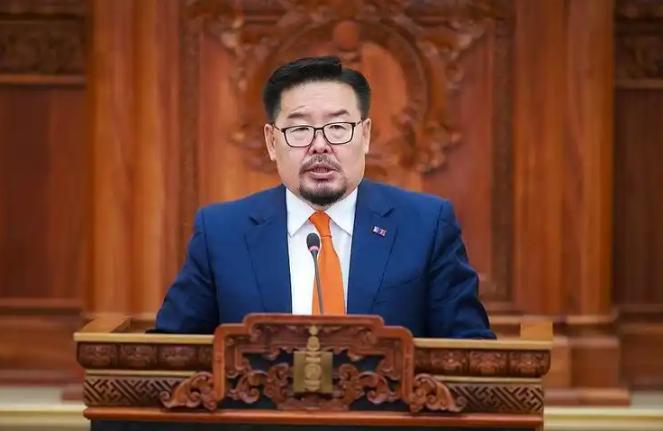 蒙古这回真是变了样！新总理一上台，就当着中国的面，把边境上几十年的老难题一股脑敲