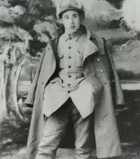 1949年，老红军李厚坤带着家人赶往福建走马上任，车队途经浙东偏僻山坳时，三百多