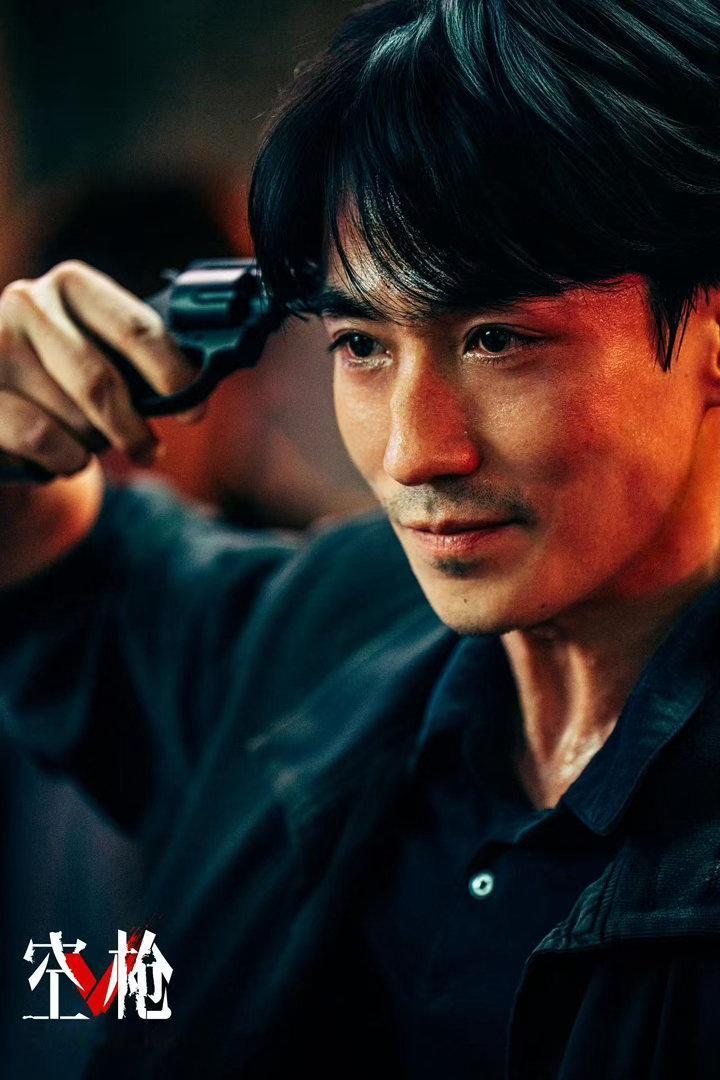 朱一龙演爽了我看爽了《空枪》带给观众满满的视听冲击，朱一龙彻底放开去诠释人物，表