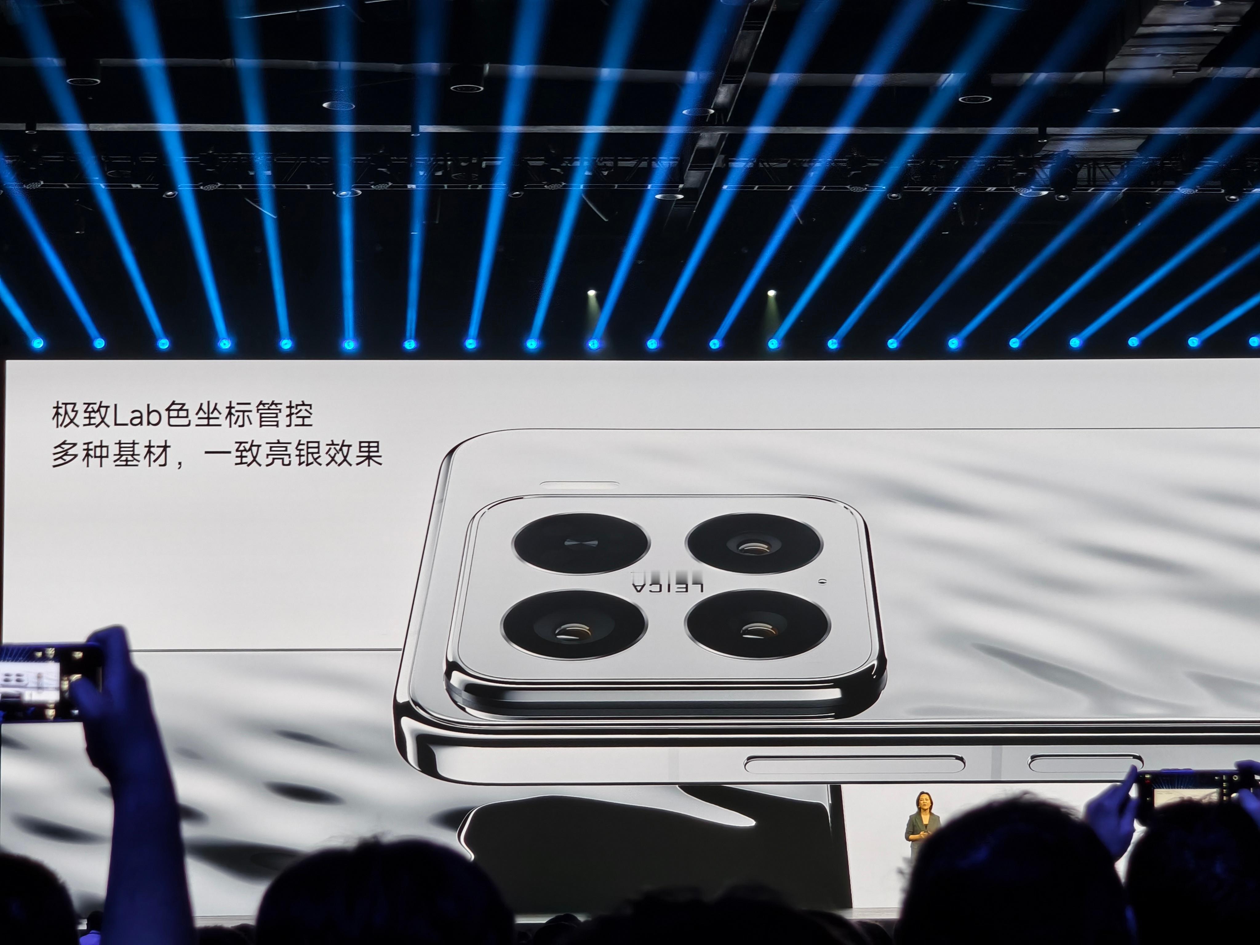 #小米15#亮银版，科技未来感，像是金属液体流动，好看耶！并且边框也是亮面的，铝