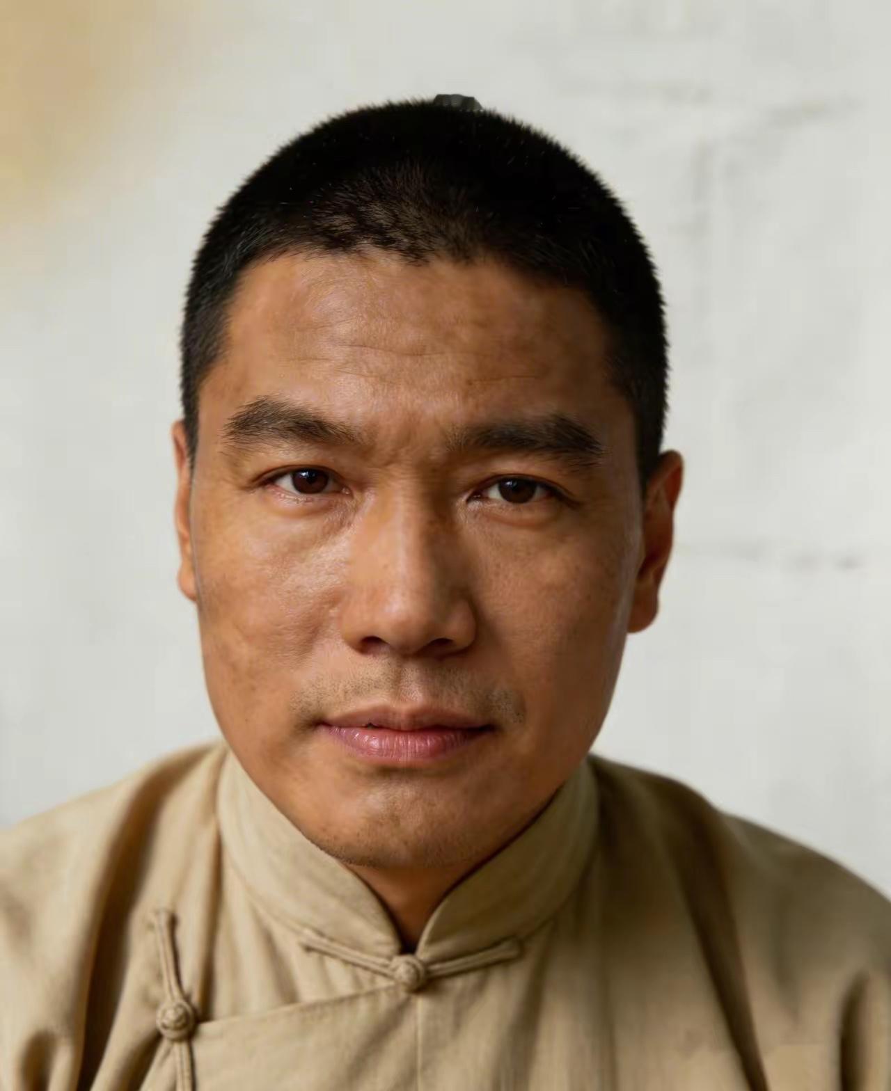 此人解放前不仅是军统的特务，还是天津警察队长。天津解放第五天，此人被捕。后经过审