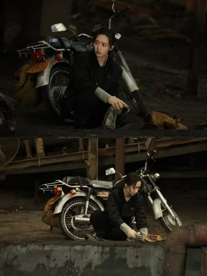 方圆八百米 今晚父子俩那场追逃戏，儿子骑摩托在前面跑，爸爸蹬自行车在后面追。速度