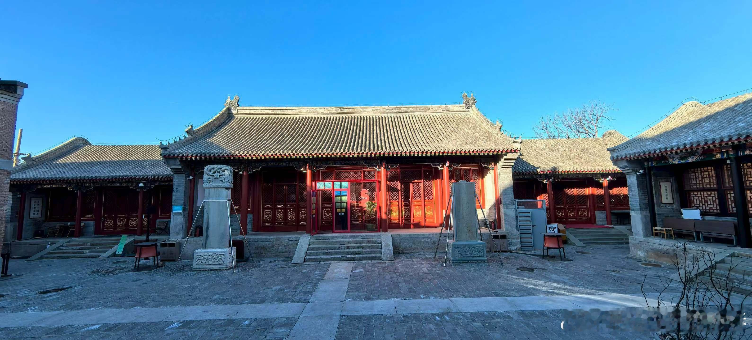 生活手记理性的爱，是权衡与笃定并存的选择，它不被一时的心动裹挟，而是基于对彼此三