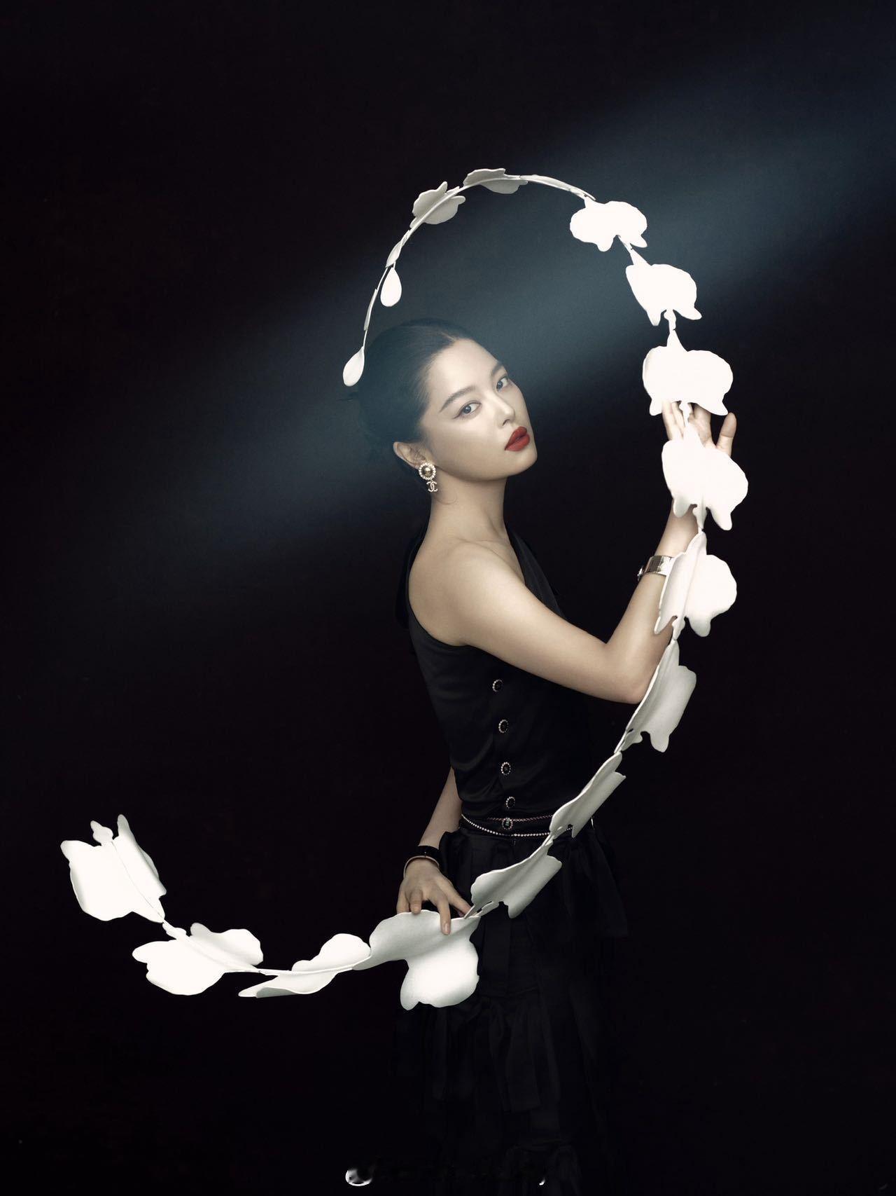 辛芷蕾W盛典出图，太美了[捂嘴哭] 辛芷蕾穿蝴蝶结拍中式风 ​​​
