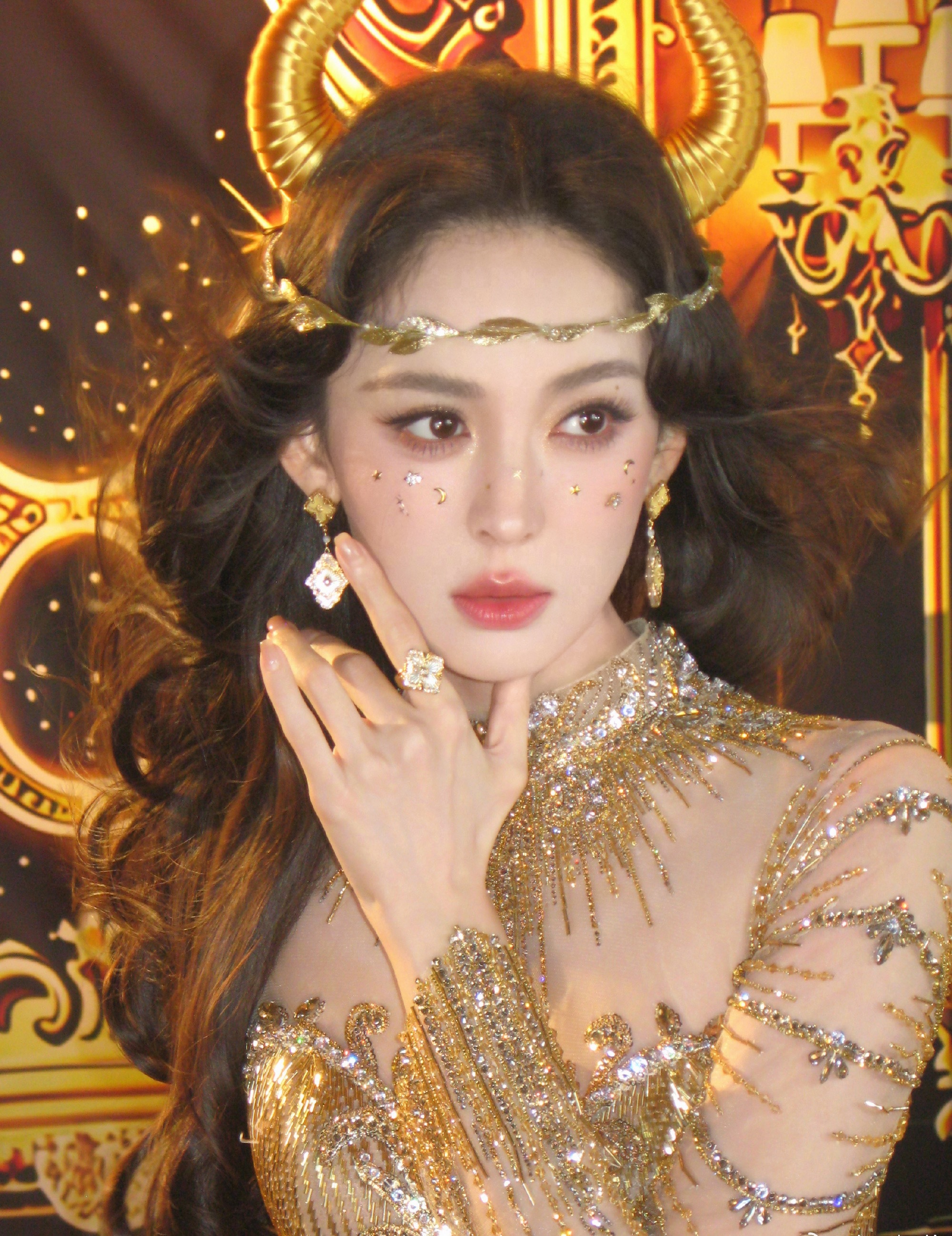 原来娜扎是金牛座，美得好霸道的一张脸