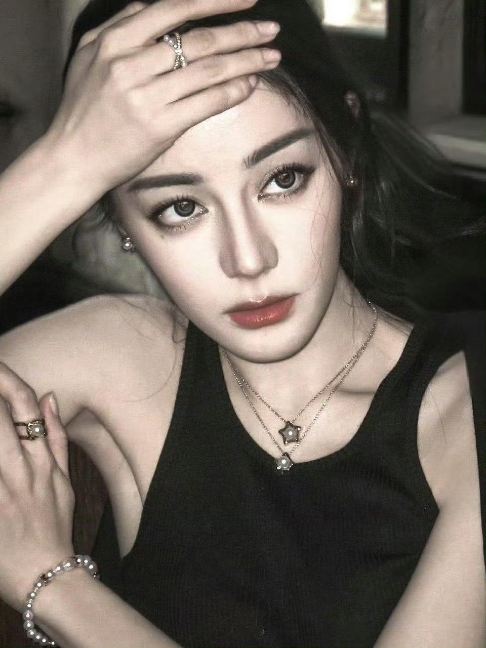 迪丽热巴来自顶级骨相的冲击力