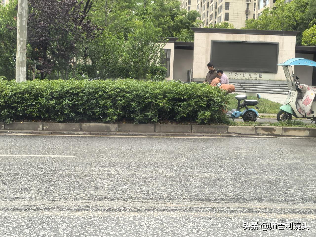 而前几天，现在这个时间，下午四五点，都是26～27℃。看来气候很反常，气候变化很