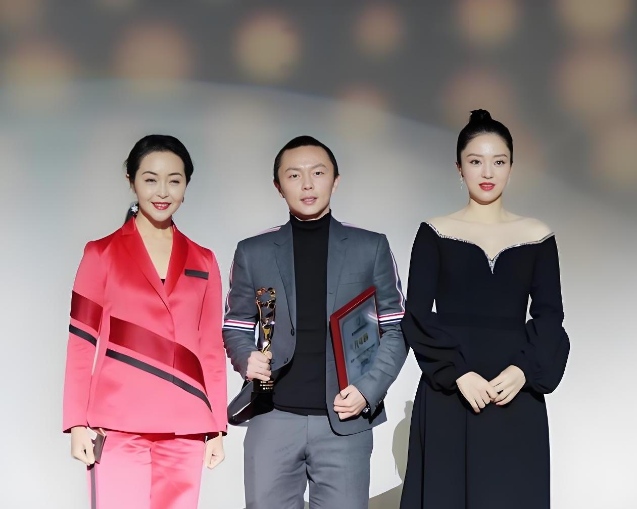 左边是刘蓓，右边是董璇，中间这位帅哥是谁？