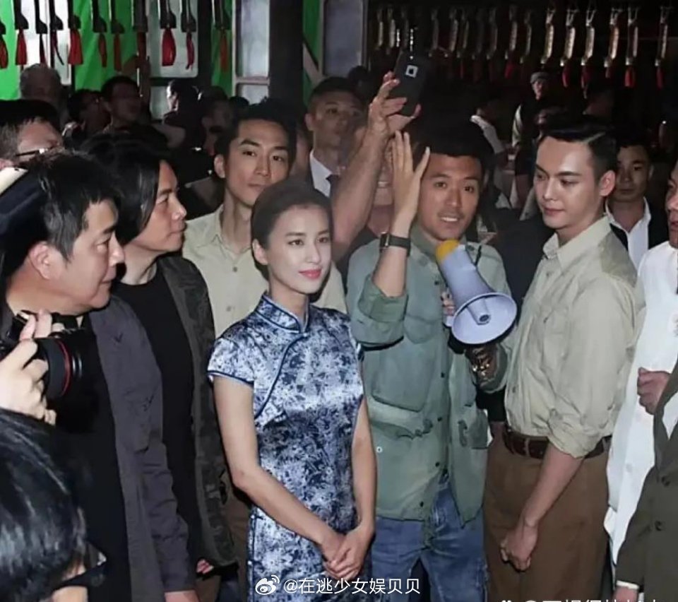 杨子就是不舍得离婚，看到这张照片我明了 