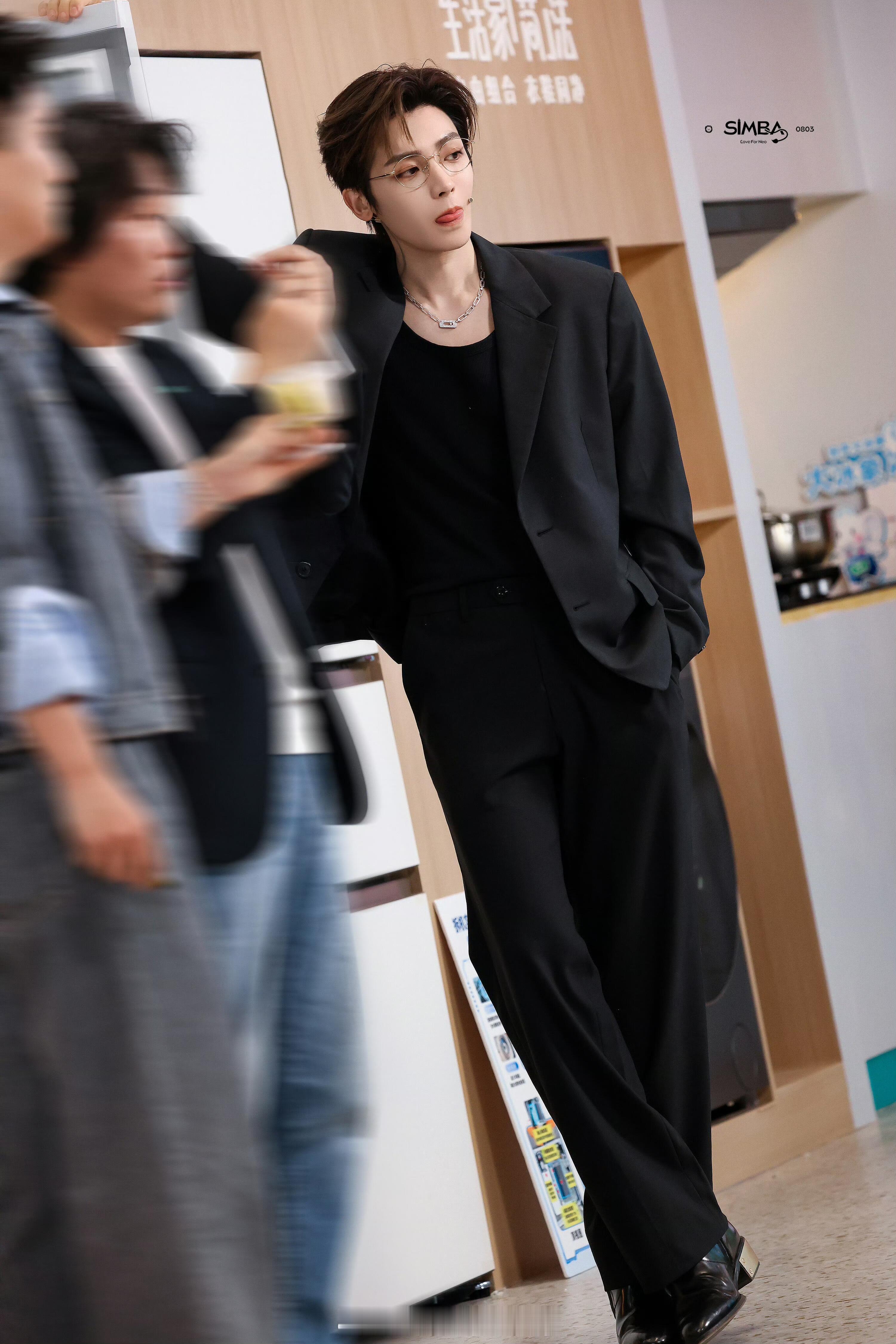 侯明昊，我在现偶很想你。 