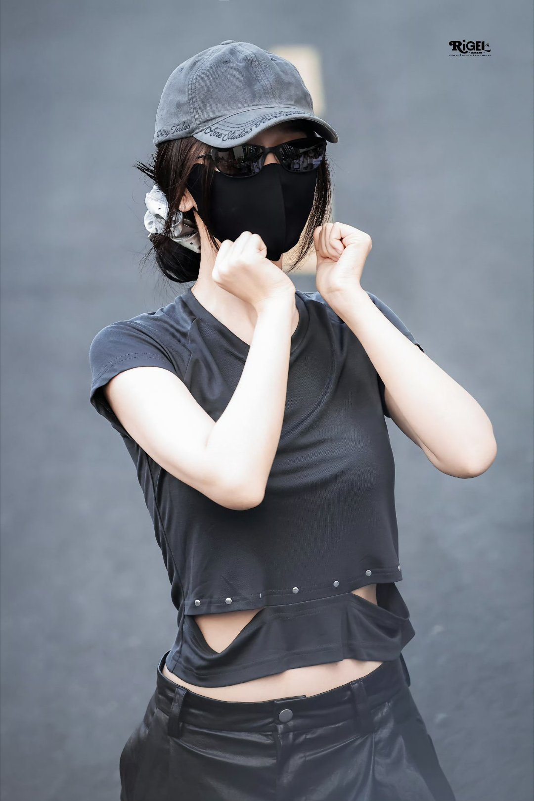 虞书欣长生骨上班路透，今天是酷girl😎期待新的造型哟！！虞书欣长生骨