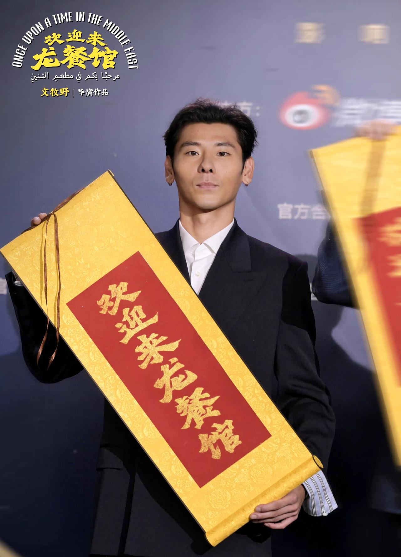我发现蒋奇明这个人根本不能深扒
越挖越会被他的演技狠狠震撼
他完全属于剧抛脸类型