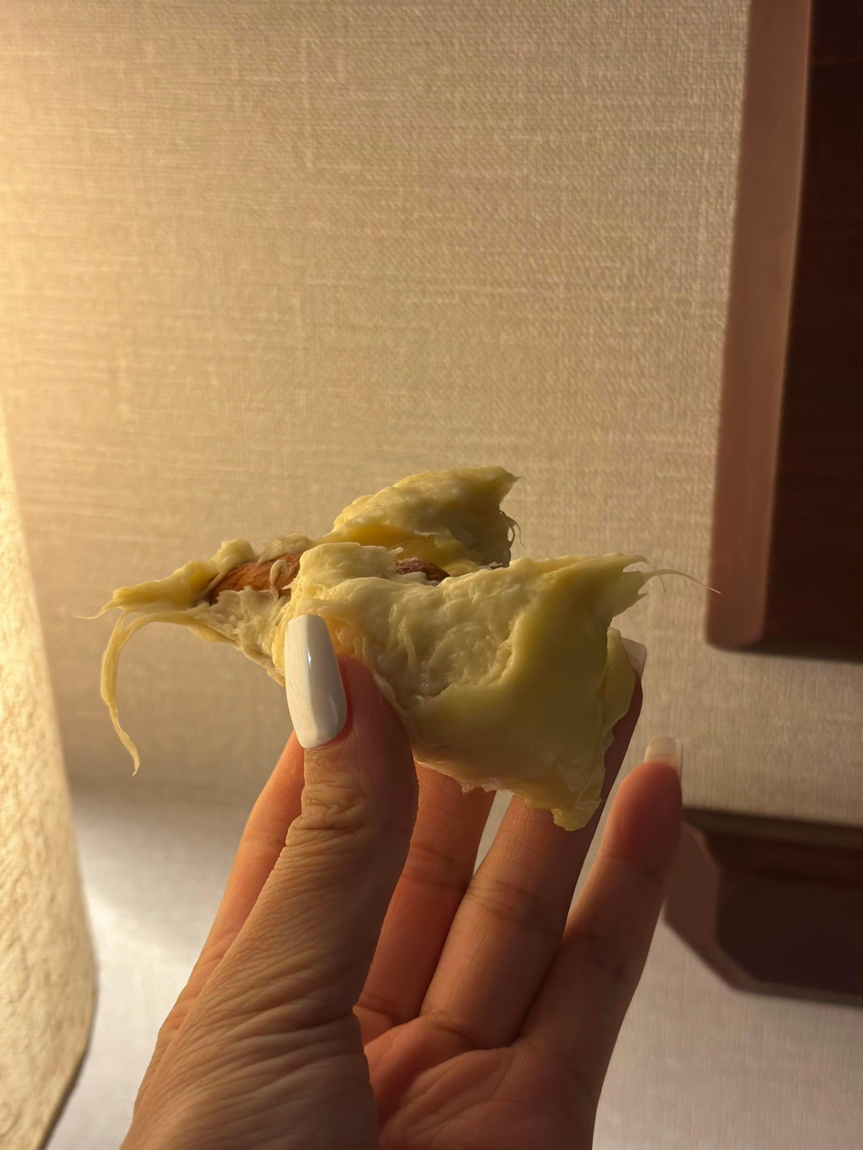 我真的很迷惑,有的人怎么能做到站在自己四面漏风的婚姻里劝我结婚。 