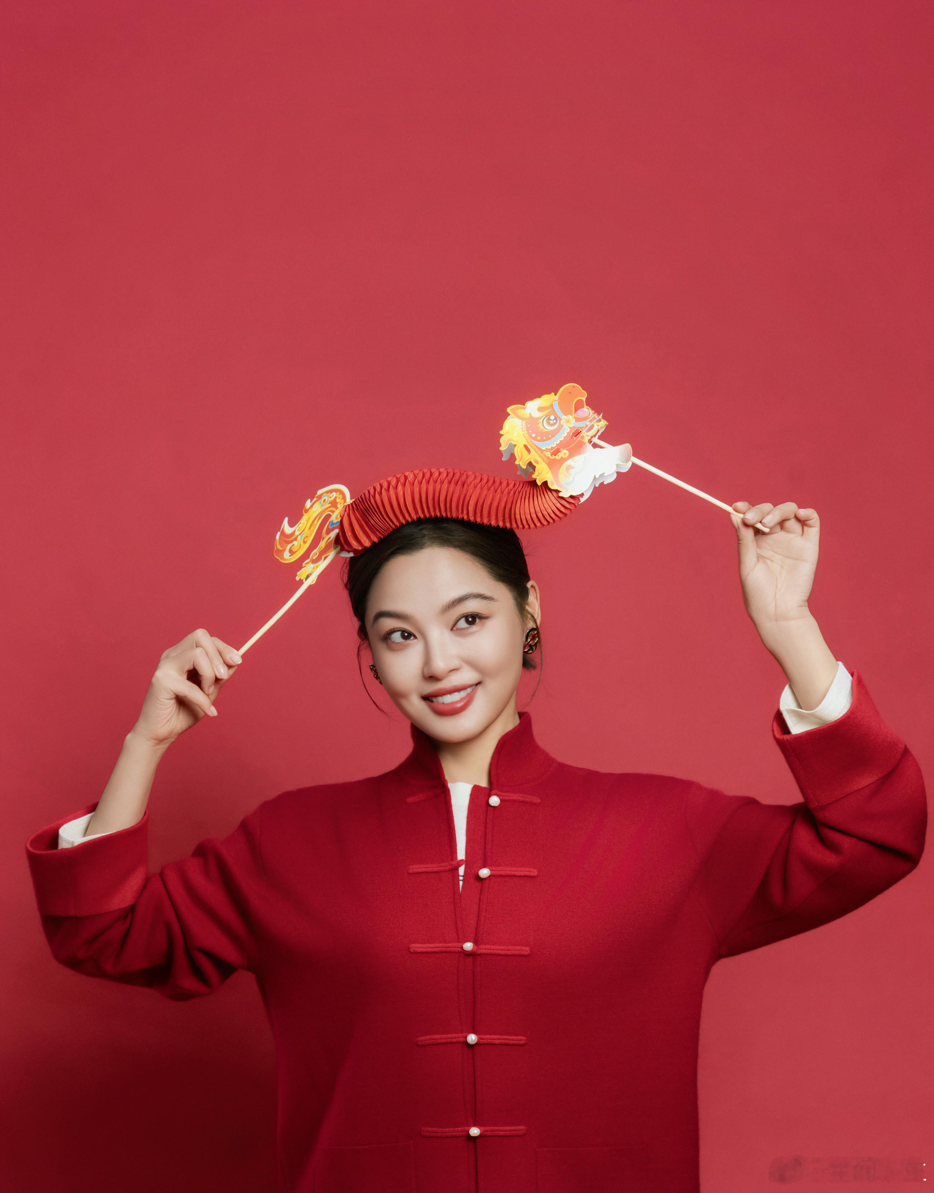 辛芷蕾人民画报正刊封面ERDOS品牌代言人辛芷蕾温暖全世界 温柔有底气，坚定不张