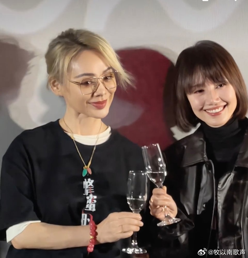 袁泉宁静喝上交杯酒了《蜂蜜的针》路演现场的火花太真实，影后们太会带动气氛了！ 袁