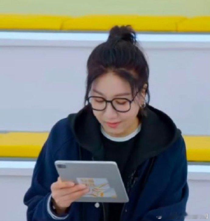 易立竞不语只一味温柔  夺金2025 《夺金2025》的易立竞，给人一种从容而温