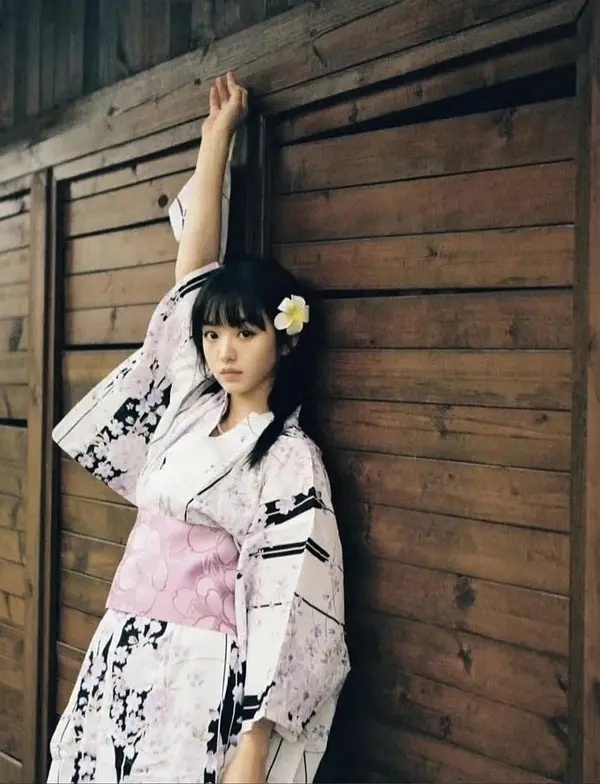 鞠婧祎和田曦薇同款艺妓造型还是田曦薇好看啊 