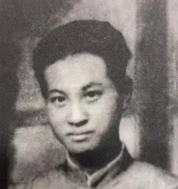 1930年张辉瓒三名被俘部下投奔红军，二十五年后都荣获开国将军称号！
1955年