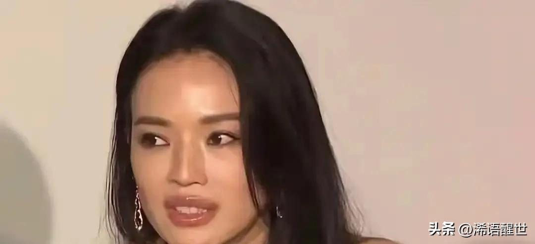 导演王晶突然登上热搜，3月20日他曝出一段往事，九十年代末曾有人开出100万，只