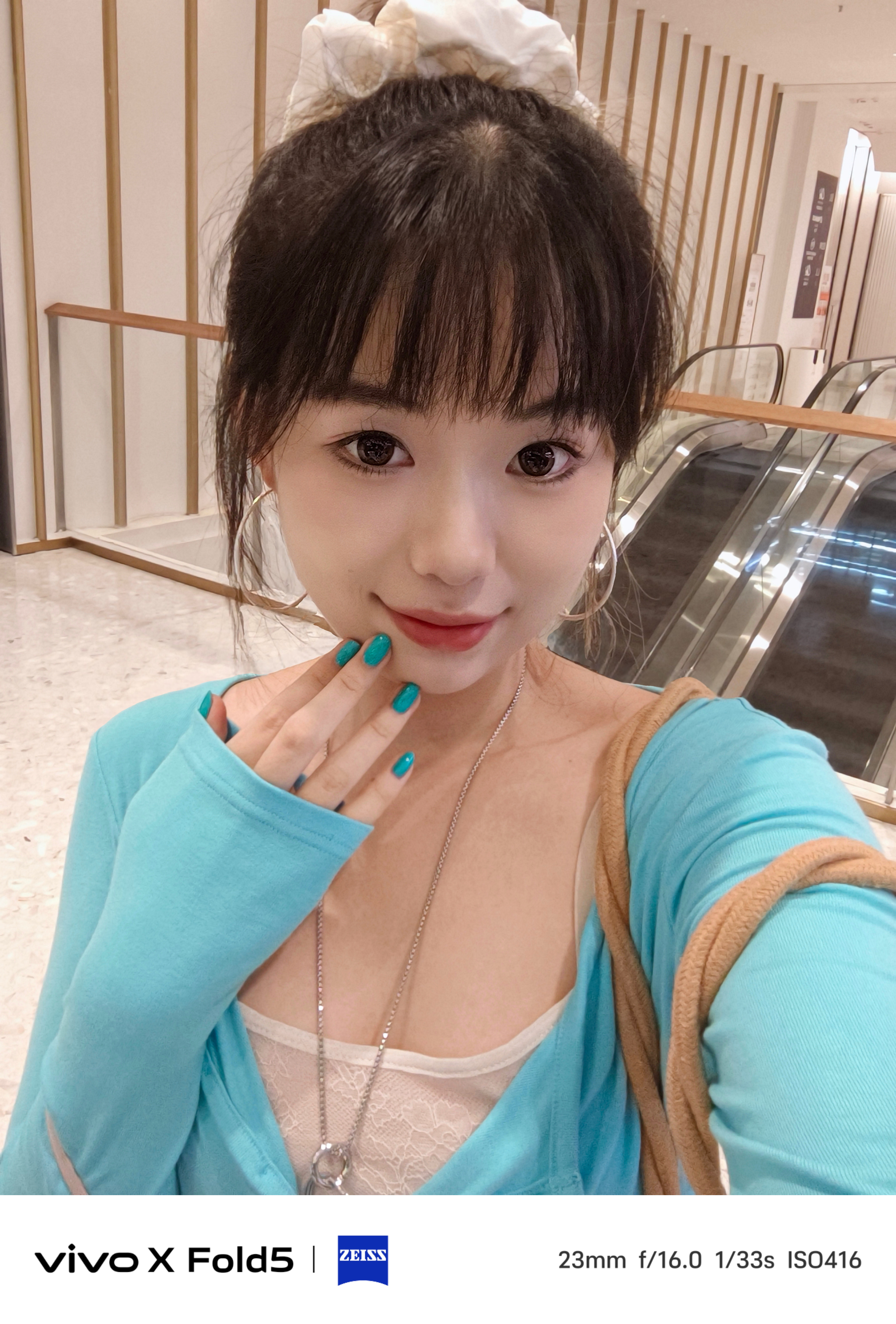 衣服和美甲是同色系 嘿嘿[doge] ​​​